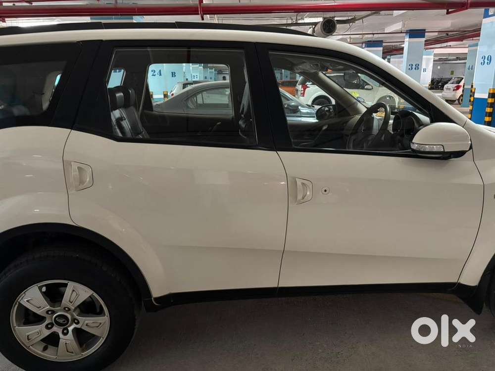 Mahindra Pearl White Xuv500 W8 Diesel 2012 For 6 Lakhs