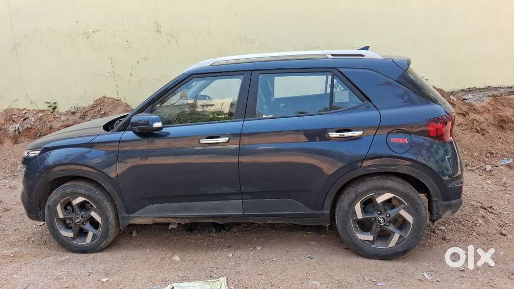 Hyndai Venue Peteol Automatic Cum Manual Transmission