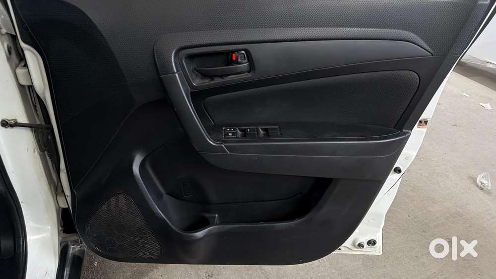 Maruti Suzuki Vitara Brezza 1.5 Vxi At, 2021, Petrol