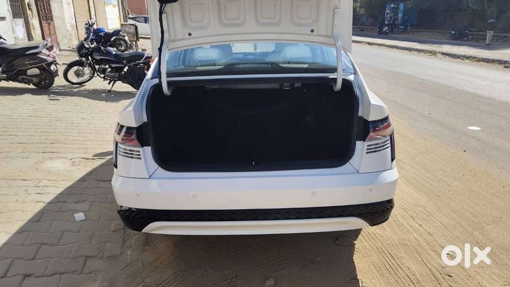 Hyundai Verna 1.5 Sx (o) Ivt, 2024, Petrol
