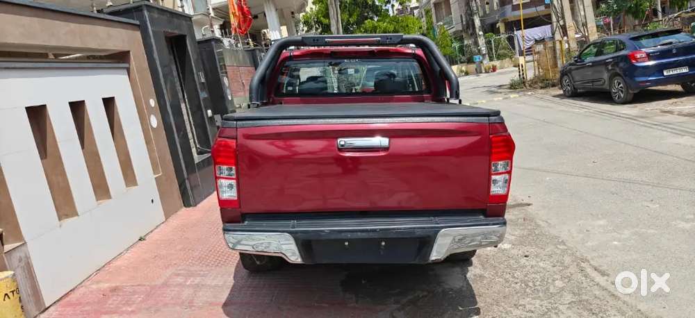 Isuzu V-cross 2019