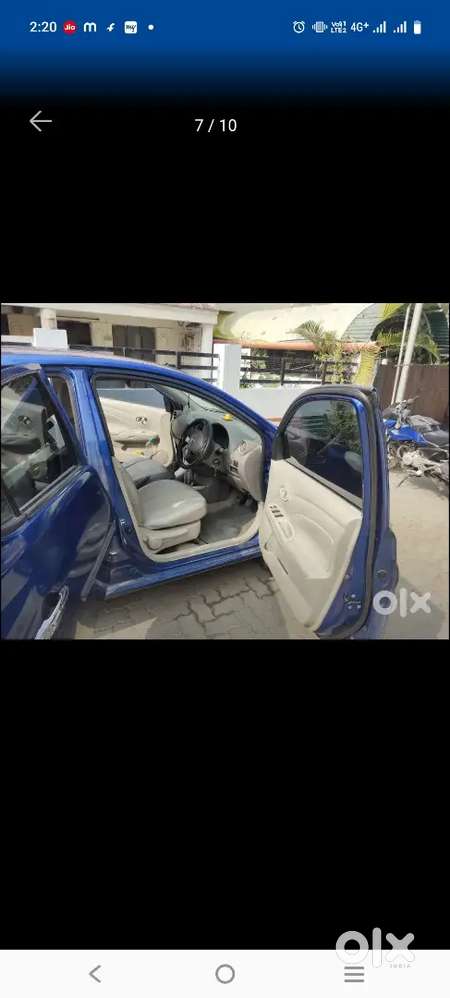 Nissan Sunny 2012