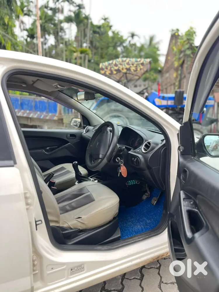 Ford Figo Petrol 2015