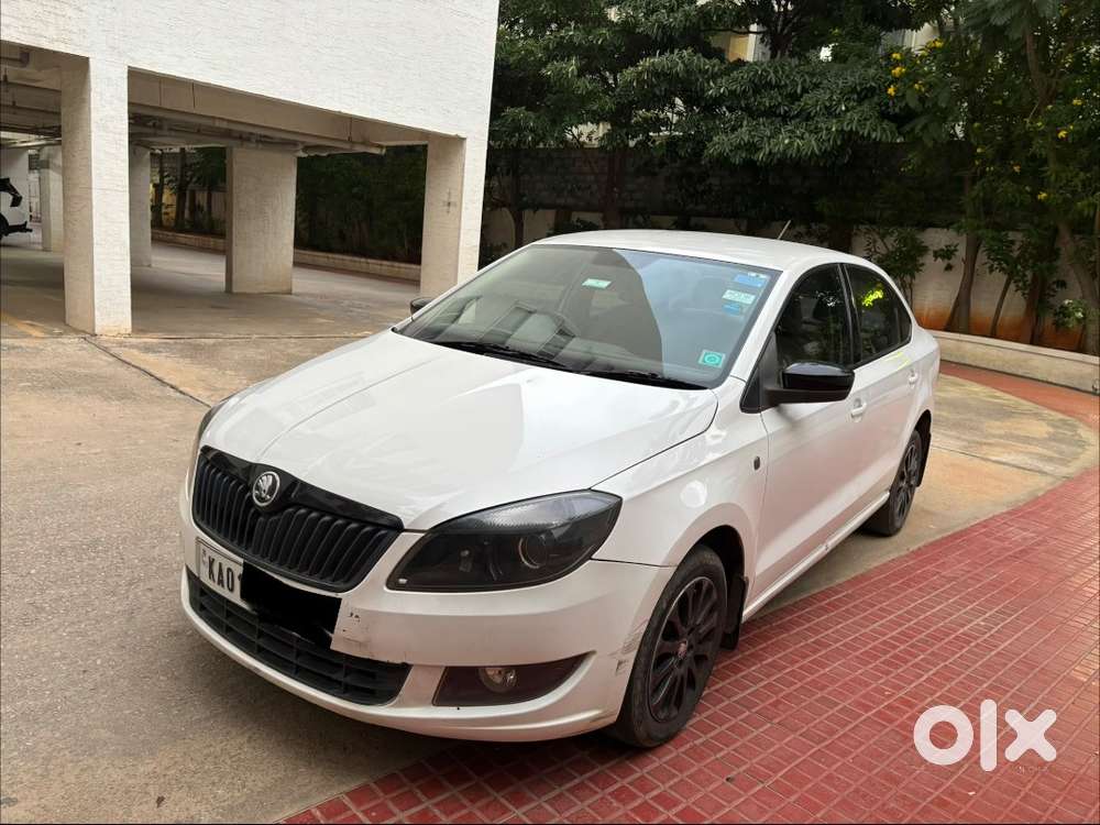 Skoda Rapid 1.6 Mpi Elegance Plus Black Edition  2015