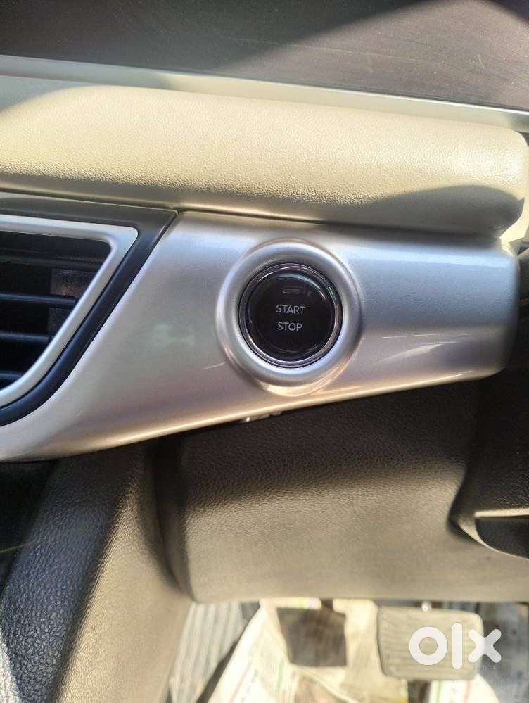 Mahindra Xuv700 2.0 Ax 7 Petrol At Str, 2025, Petrol