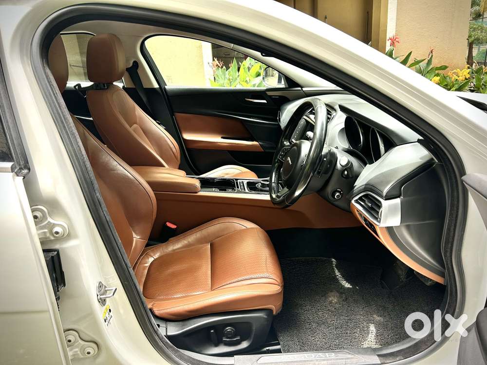 Jaguar Xe Portfolio, 2017, Petrol
