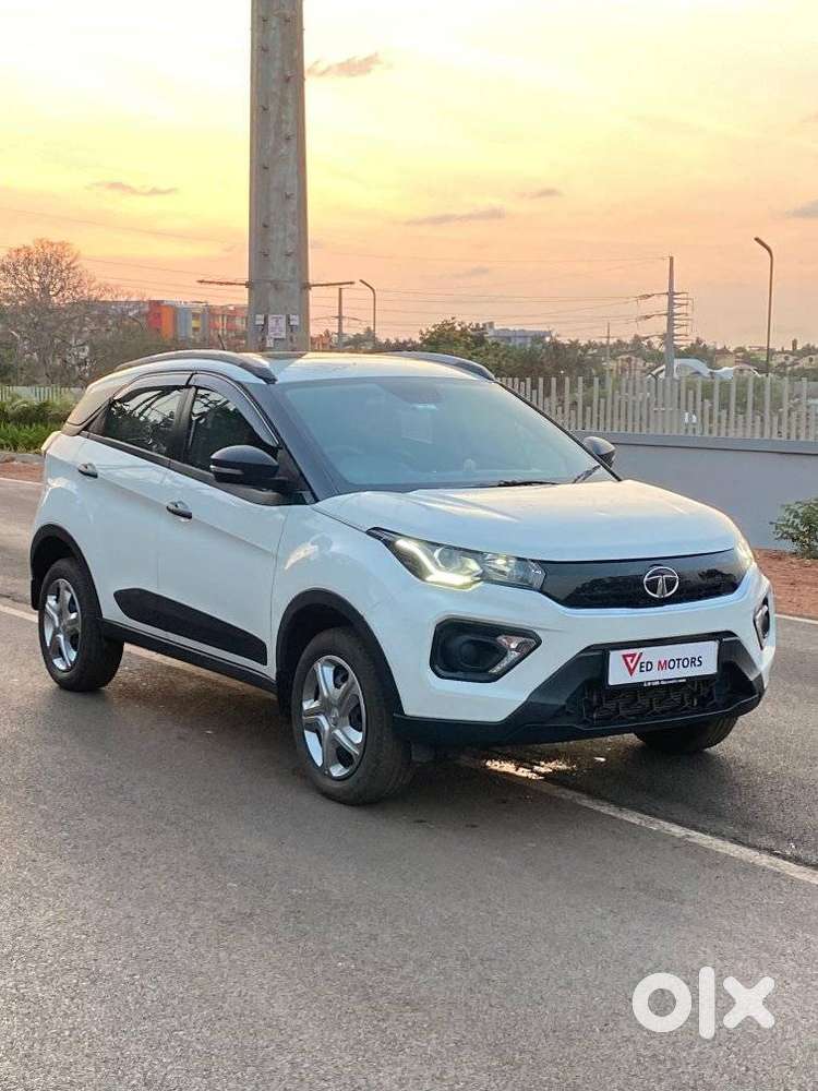 Tata Nexon, 2023, Petrol