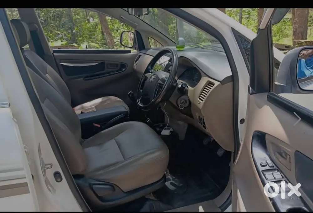 Toyota Innova 2015 Diesel 205000 Km Driven.haryana Registration