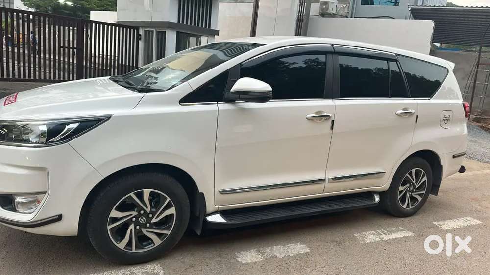 Toyota Innova Crysta 2.4 2025