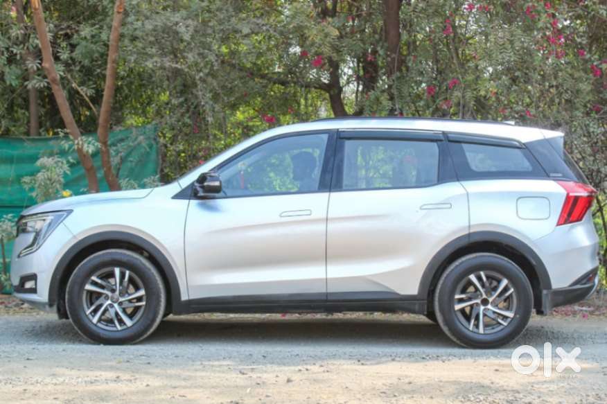 Mahindra Xuv700 2.0 Ax 5 Petrol At Str, 2022, Petrol
