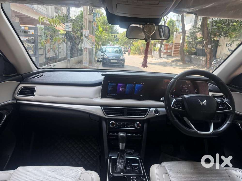 Mahindra Xuv700 2.2 Ax 7 Diesel At Luxury Pack Str, 2023, Diesel