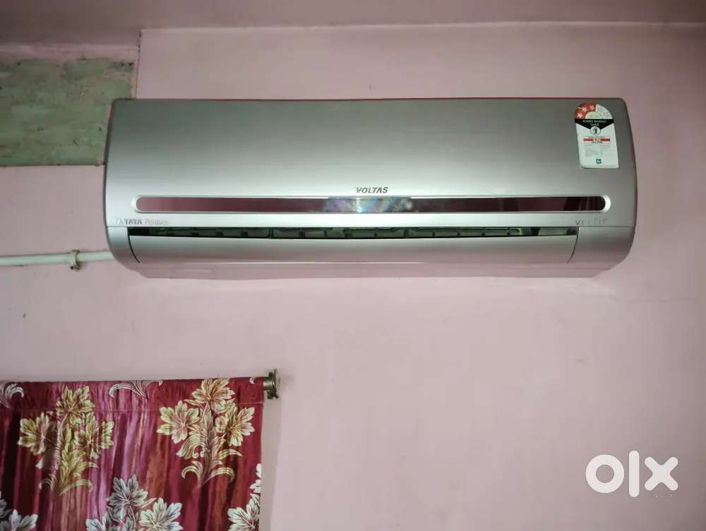 VOLTAS SPLIT AC 1.5TON capacity in running condition