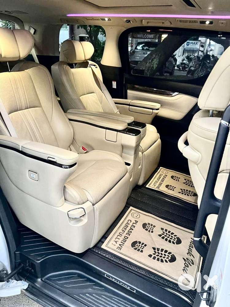Toyota Vellfire 2.5 Executive Lounge, 2022, Petrol