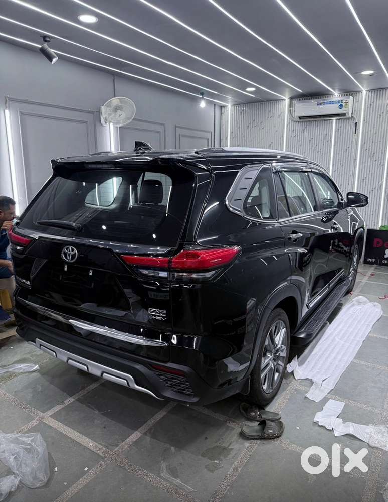 Toyota Innova Hycross 2025