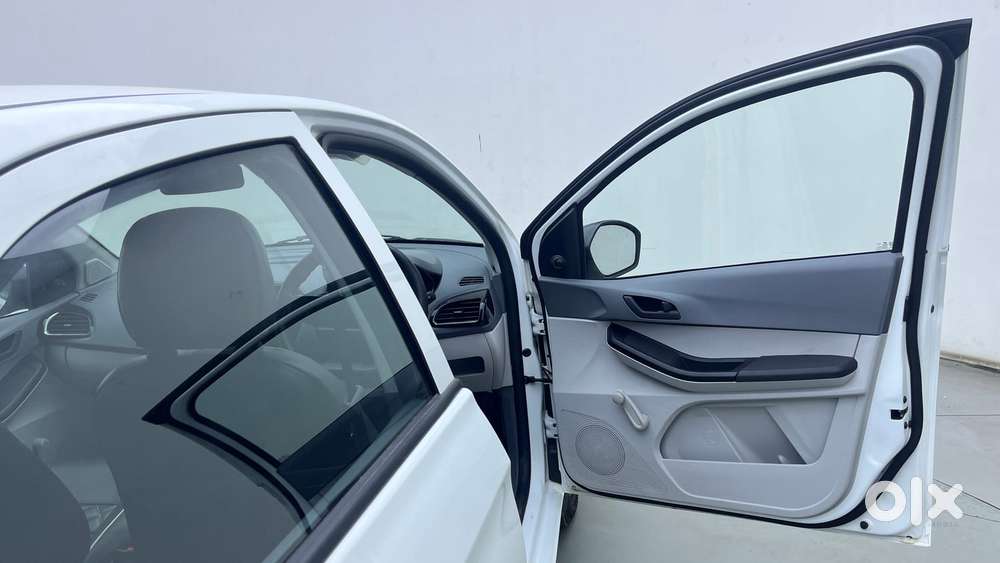 Tata Tiago Xe, 2026, Petrol