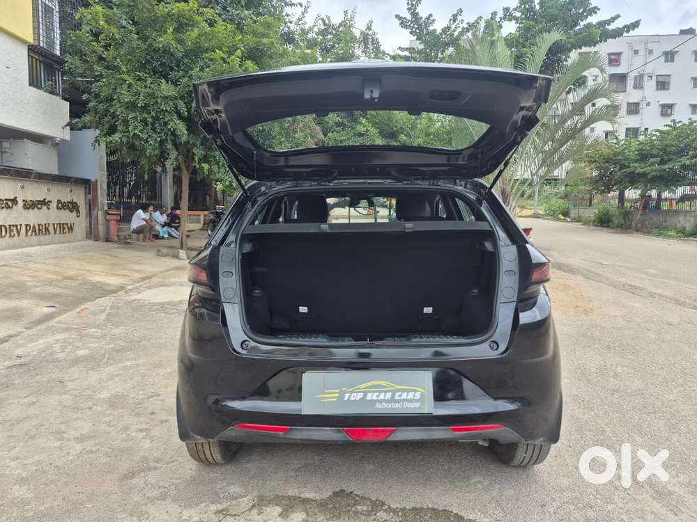 Tata Altroz 1.2 Xza Plus Dark Edition Dct, 2022, Petrol