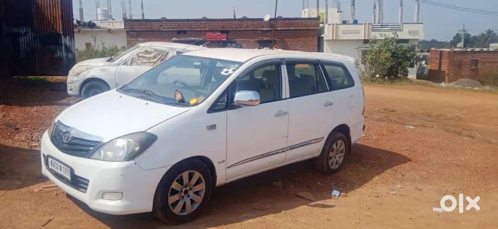 Toyota Innova 2011 Diesel 100000 Km Driven