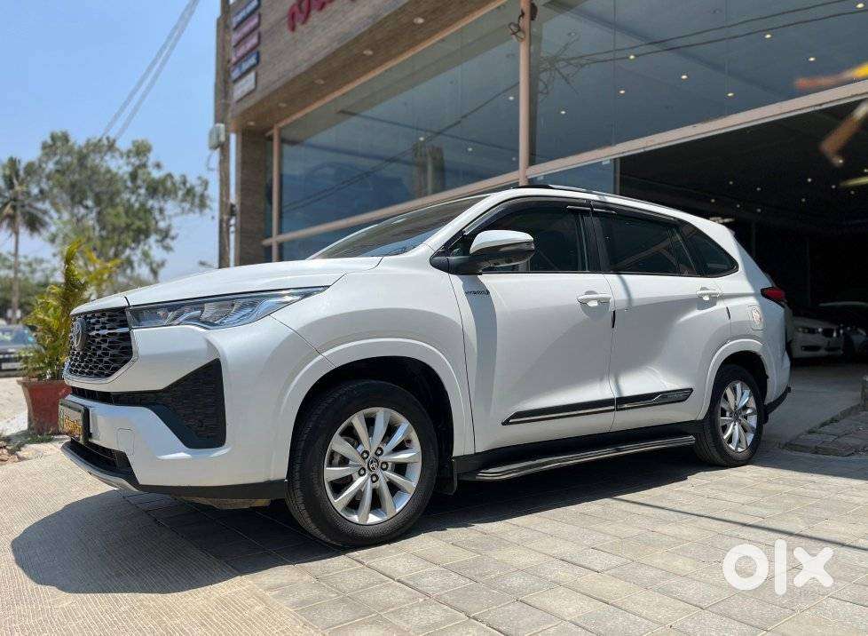 Toyota Innova Hycross 2.0 Vx Hybrid 7 Str, 2023, Petrol
