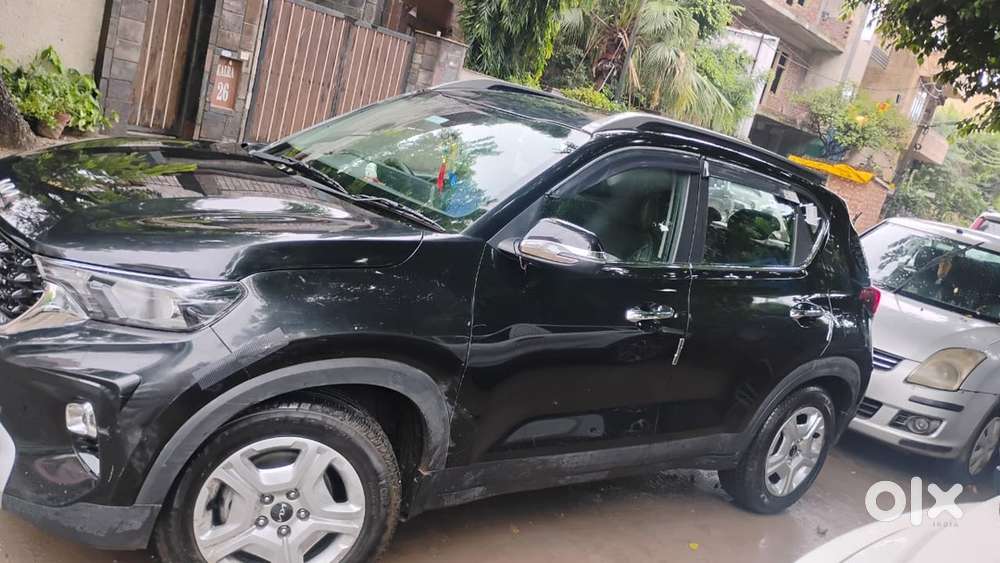 Kia Sonet December 2023 Petrol 17000 Km Driven