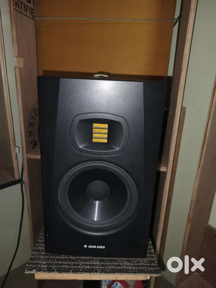 Adam audio t7v studio monitor pair