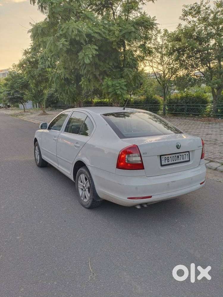 Skoda Laura Ambiente 2.0 Tdi Cr Manual, 2013, Diesel