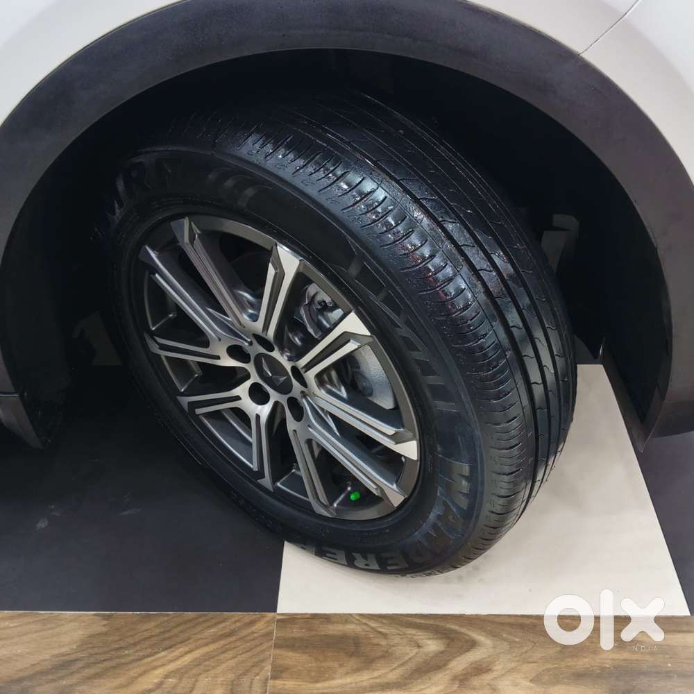 Mahindra Xuv700 2.0 Ax 7 Petrol At Luxury Pack Str, 2021, Petrol