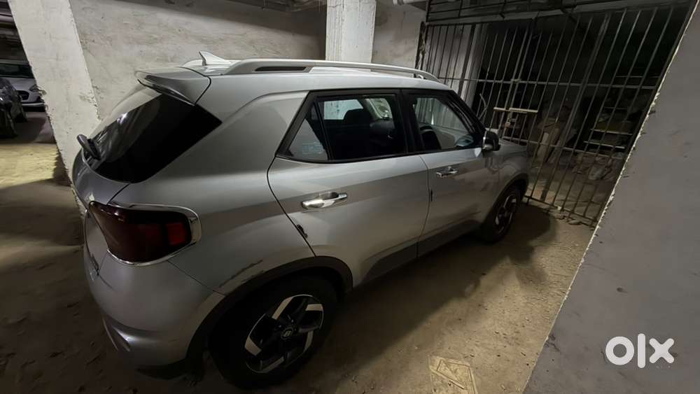 Hyundai Venue Sx(o) Diesel Manual Top End Model Delhi Registered