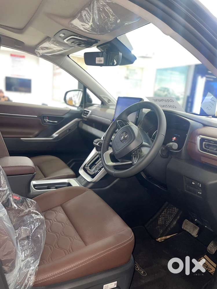 Toyota Innova Hycross 2.0 Zx (o) Hybrid 7 Str, 2026, Petrol