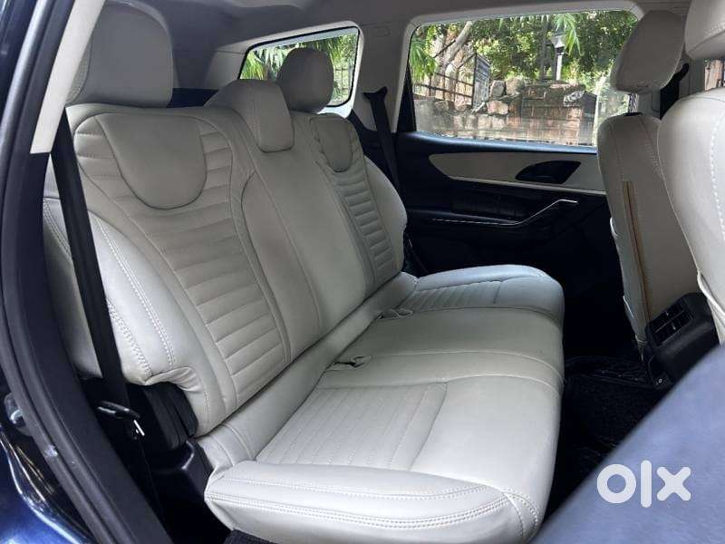 Mahindra Xuv700 2.0 Ax 5 Petrol At Str, 2023, Petrol