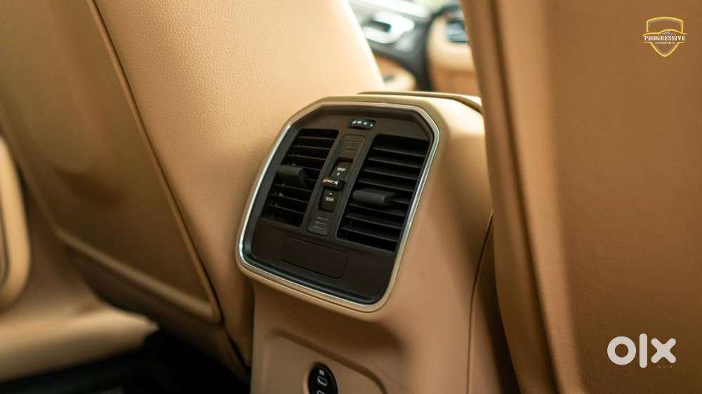 Porsche Macan 2.0 Turbo, 2024, Petrol