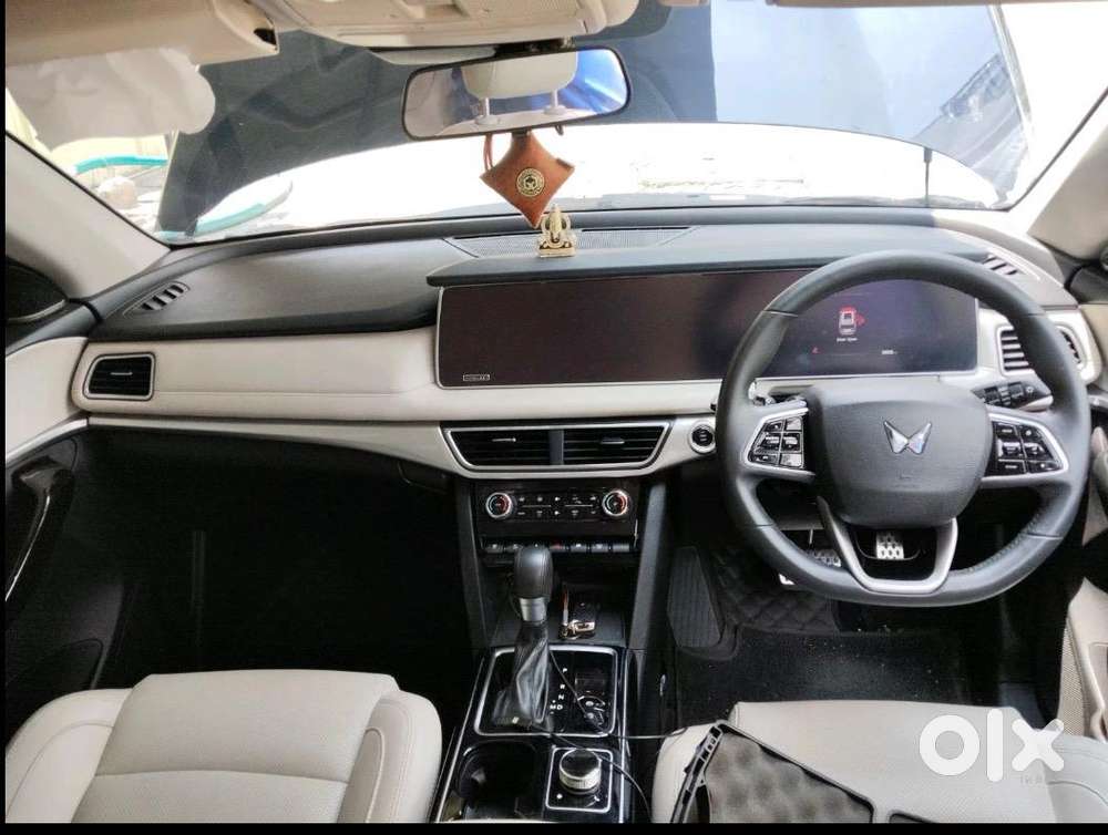Mahindra Xuv700 Ax7 L 2023 Petrol Well Maintained