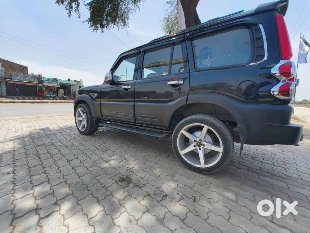 Mahindra Scorpio Classic 2023 Diesel 41000 Km Driven