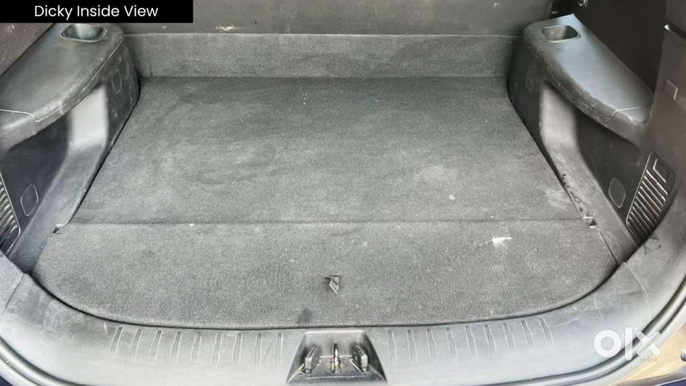 Mahindra Xuv700 Ax 3 Petrol Mt 5 Str (e), 2022, Petrol