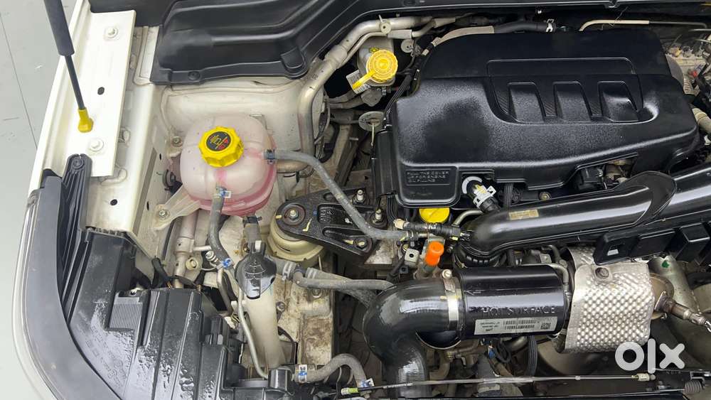 Mahindra Xuv300 1.2 W8 (o) Amt Petrol, 2022, Petrol