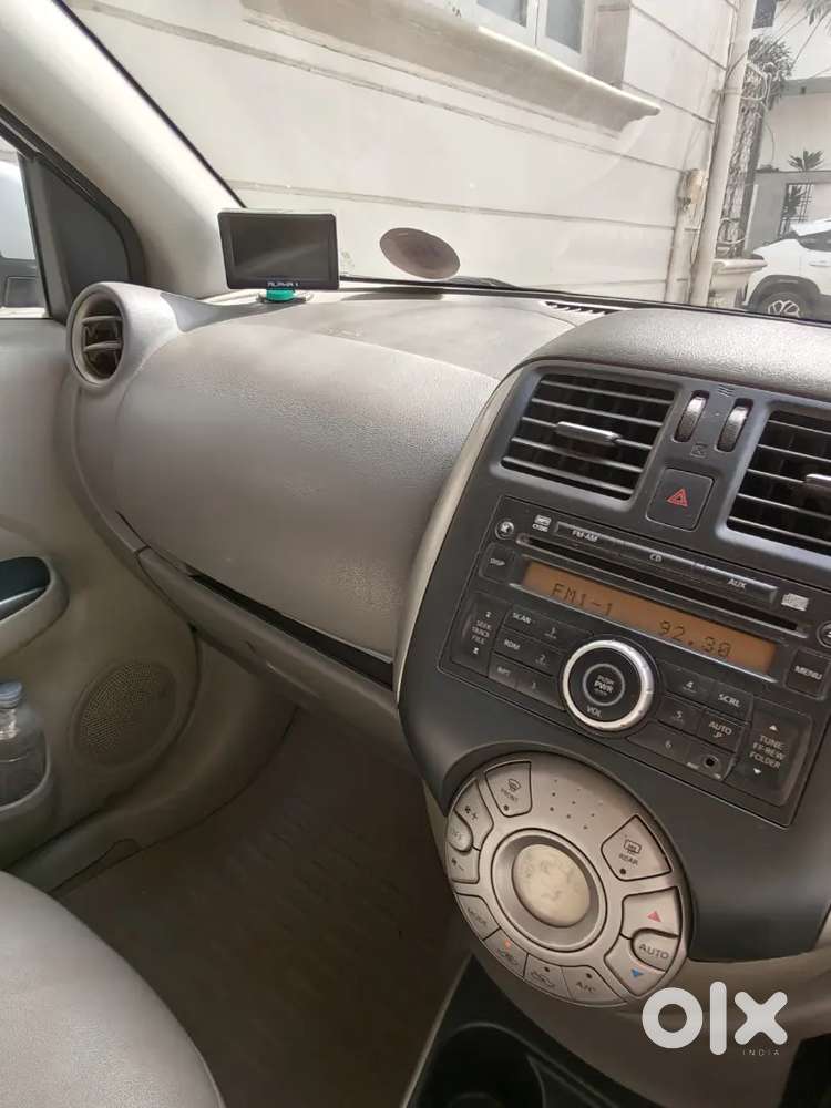 Nissan Sunny 2012