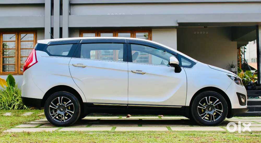 Mahindra Marazzo M6 Plus Low Kms