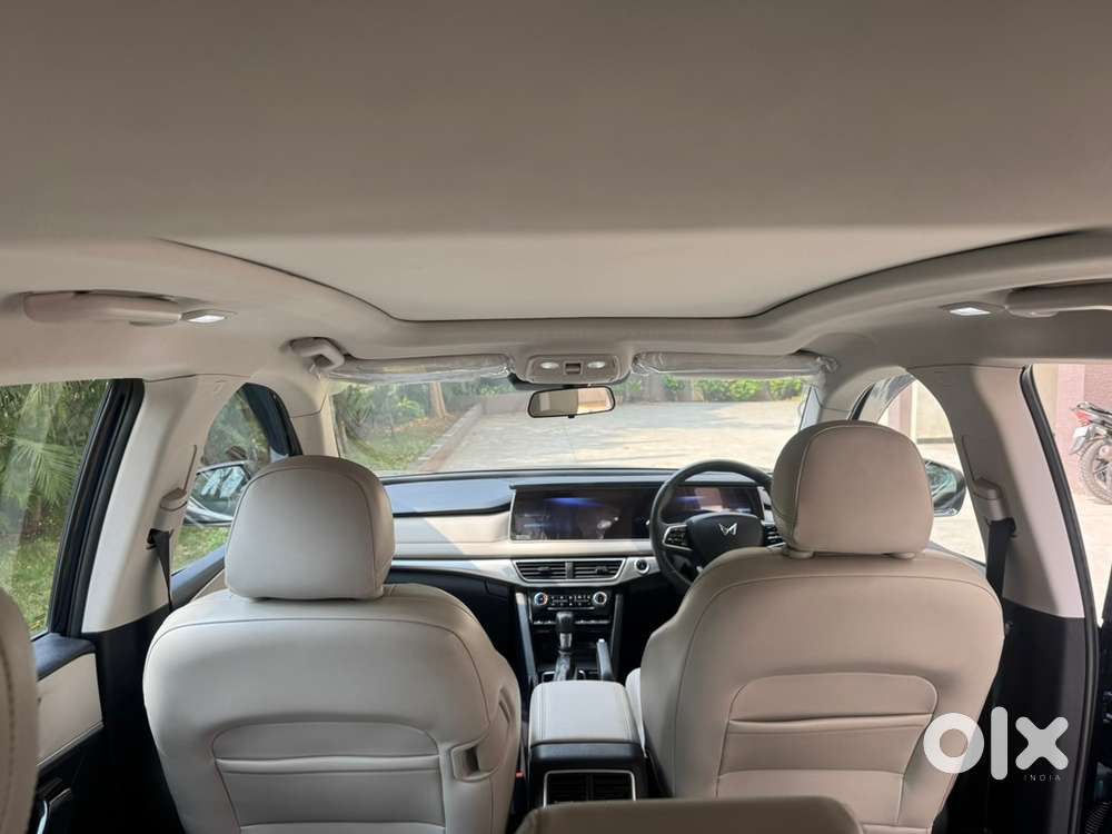 Mahindra Xuv700 2022 Petrol Automatic 7 Seater 1st Owner