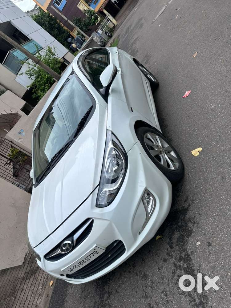 Hyundai Fluidic Verna 2012