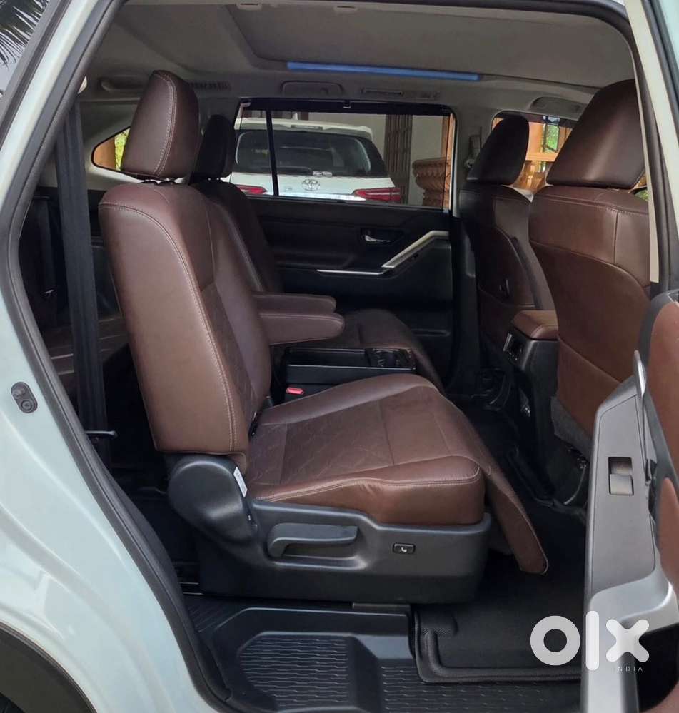 Toyota Innova Hycross 2025