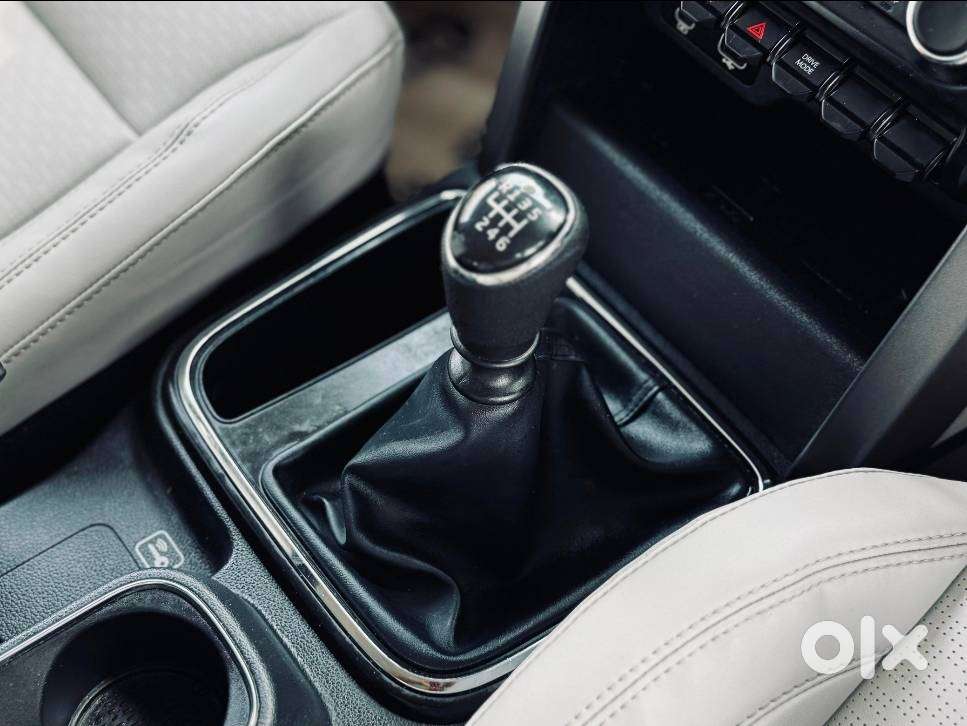 Mahindra Thar Roxx Mx5 Petrol Mt 2wd, 2025