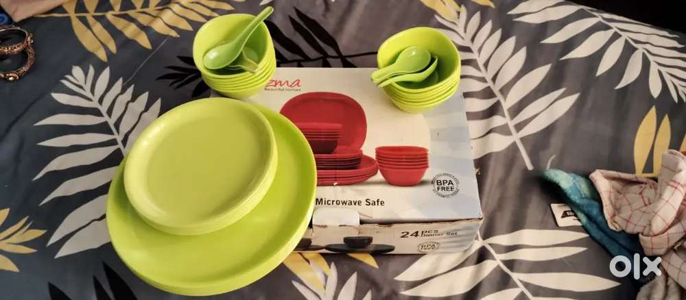 Used only once 24+6 pcs Incrizma PP dinner set in excellent condition