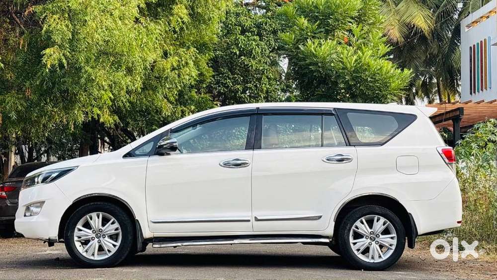 Toyota Innova Crysta 2.8 Zx At 7 Seater, 2017, Diesel