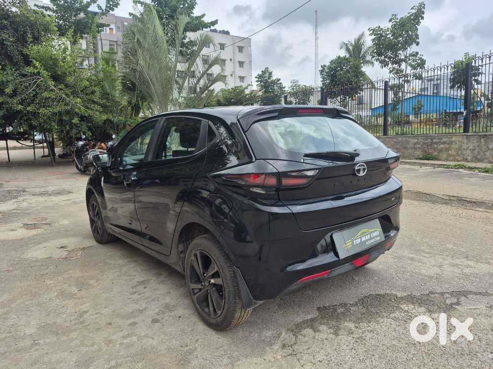 Tata Altroz 1.2 Xza Plus Dark Edition Dct, 2022, Petrol