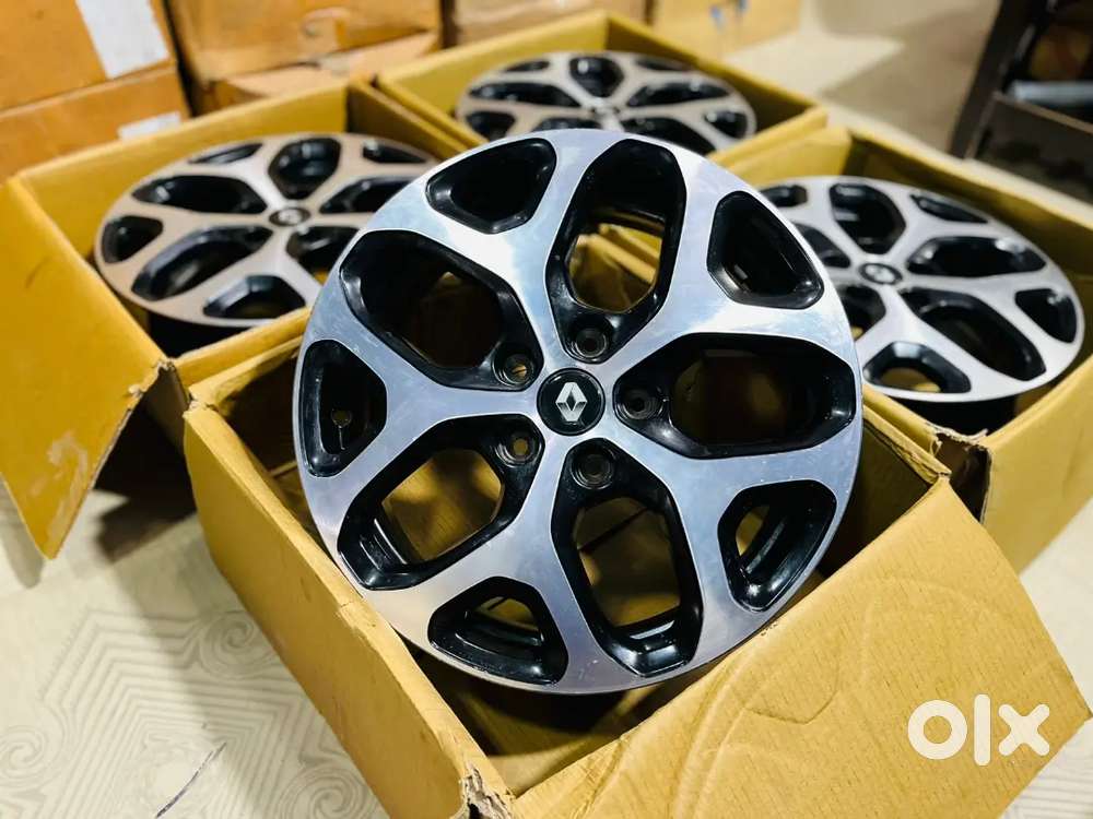 17^inch Renault Duster Capture RXZ Top Model OEM alloys wheels Spare