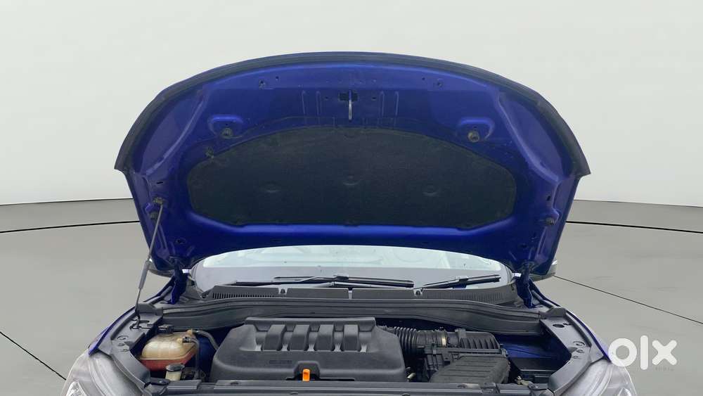 Mahindra Xuv700 2.0 Ax 5 Petrol Mt Str, 2022, Petrol