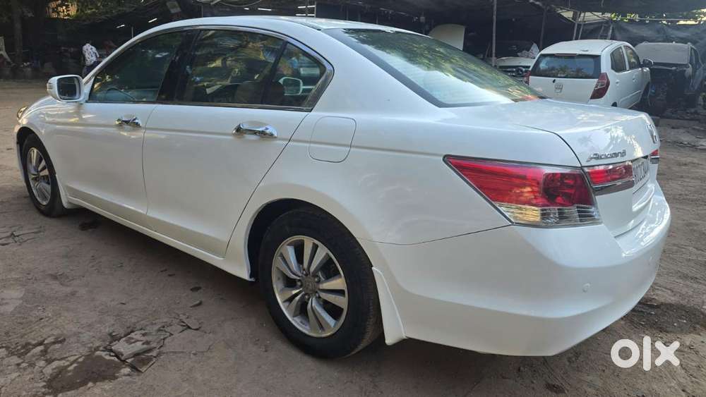 Honda Accord 2.4 Elegance Manual, 2011, Petrol