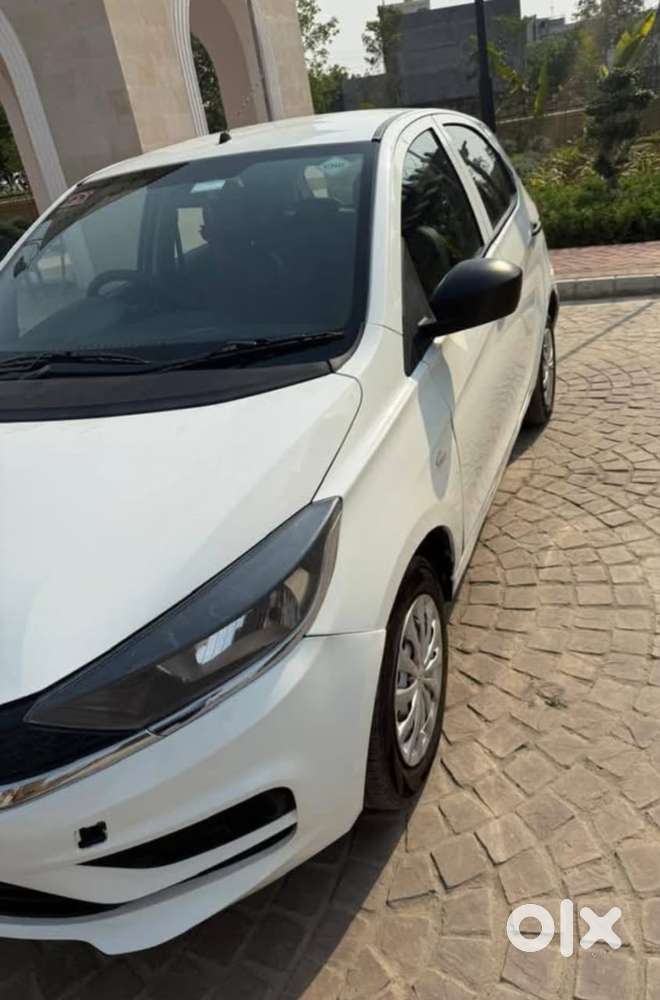 Tata Tigor Xe, 2022, Petrol