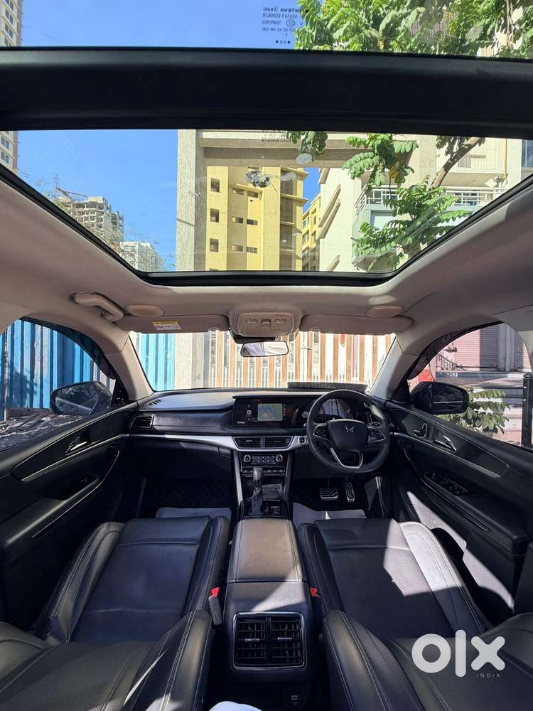 Mahindra Xuv700 2.2 Ax 7 Diesel At Luxury Pack Str, 2025, Diesel