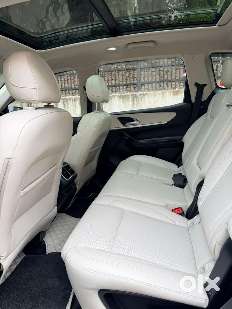 Mahindra Xuv700 2.0 Ax 7 Petrol At Str, 2024, Petrol