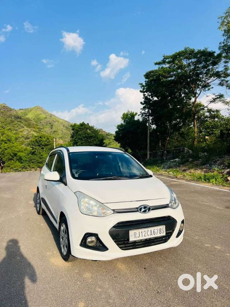 Hyundai Grand I10 Sportz, 2015, Petrol